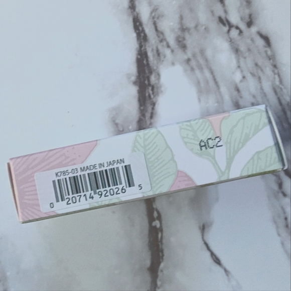 Almost Powder Makeup Broad Spectrum SPF 18 - Picture 4 of 6